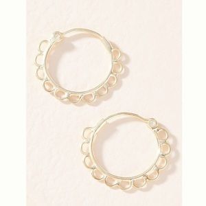 NWT ANTHROPOLOGIE CASS SCALLOPED HOOP EARRINGS